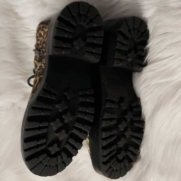 (NWOB) GUESS? LEOPARD 🐆 BOOTS SZ 5.5 (HEEL 2") - Picture 4 of 4